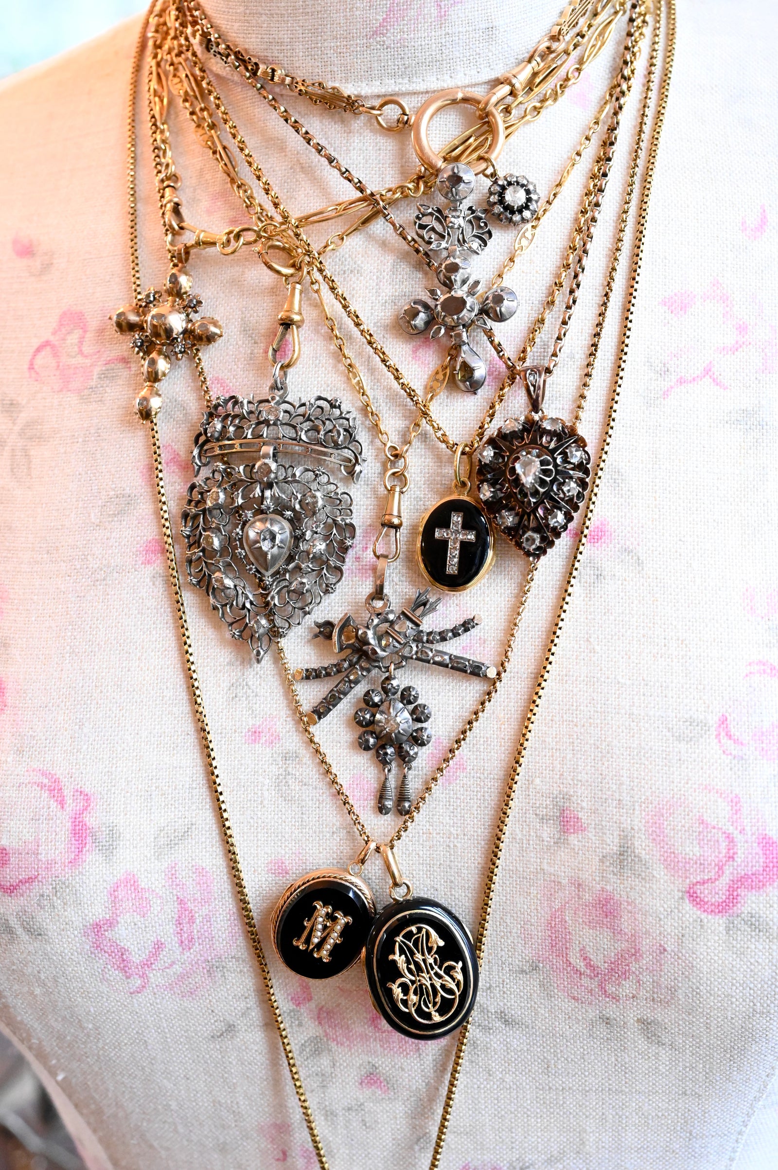 18K French Victorian Onyx Monogram GM/MG Locket c.1868 – Lace Jewels